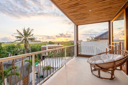 1BR Chic Canggu Apart | Sunset Balcony, Near Beach