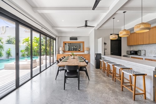 Abu - 5 Bedrooms with Pool and Rooftop in Berawa