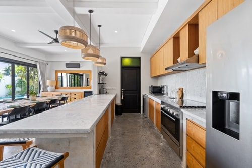 Abu - 5 Bedrooms with Pool and Rooftop in Berawa