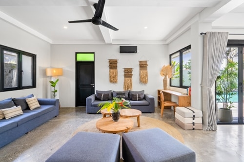 Abu - 5 Bedrooms with Pool and Rooftop in Berawa