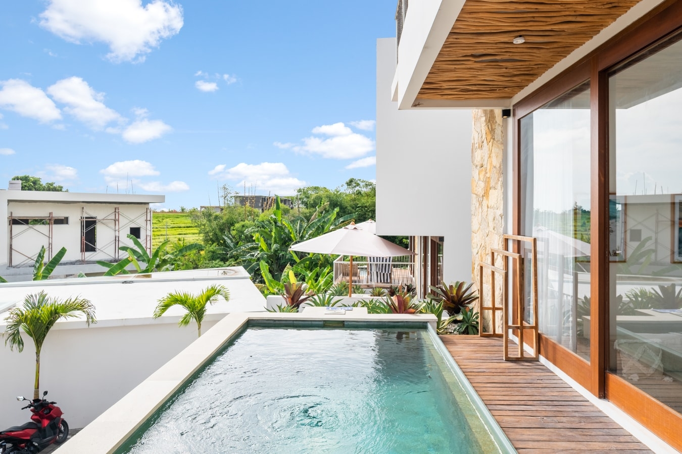 1BR Sunken Apartment | Sunset Deck & Private Pool