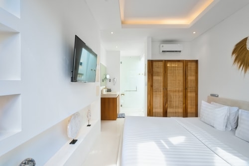 Luxury Canggu 1BR Suite | Sunkissed Pool & Sofabed