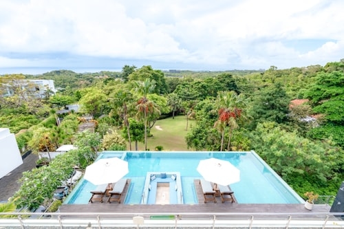 5BR Uluwatu’s Ocean View Villa | Gym & Mini Golf