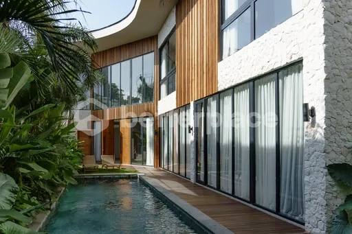 Modern and Luxury 5 Bedroom Villa in Berawa – 5 Minutes to the Beach