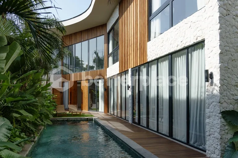 Modern and Luxury 5 Bedroom Villa in Berawa – 5 Minutes to the Beach