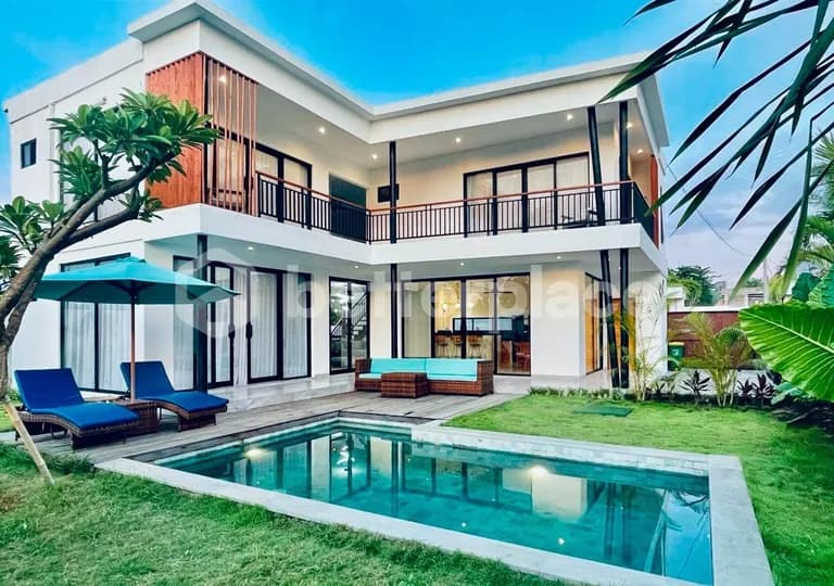 Modern Tropical Villa with Lush Garden and Private Pool in Bingin