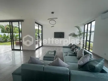 Modern Tropical Villa with Lush Garden and Private Pool in Bingin