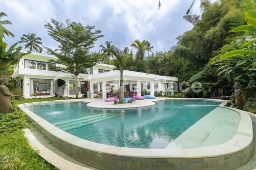 Rare Freehold Masterpiece in Tegalalang — A Six-Bedroom Jungle Retreat Set on 2,500 sqm of Land with Infinity Pool and Unmatched Investment Appeal