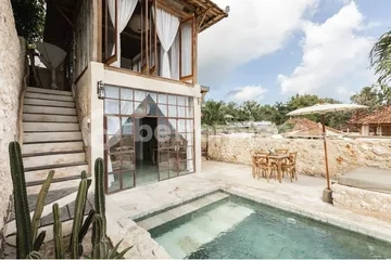 Peaceful Hilltop Living – Vintage Villa Minutes from the Beach