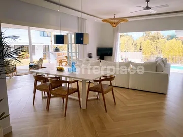 Modern Designer Brand New 4 Bedroom Villa + Private Studio in Pecatu For Yearly Rental