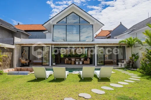 5 Bedroom Modern Tropical Villa in Kerobokan, A Private Retreat with Investment Potential