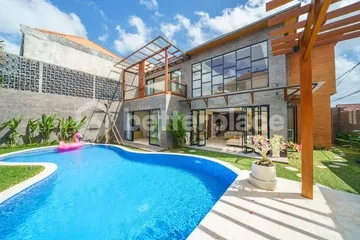 Elegant 4-Bedroom Villa with 2 Kitchens and Spacious Parking in Semer