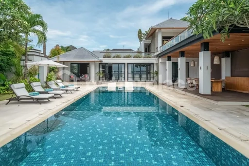 Beachfront Bliss: Luxurious 4-Bedroom Yearly rental Villa in Tanjung-Benoa, Bali