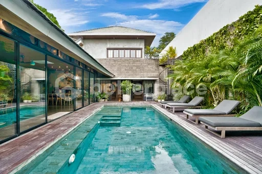 Exquisite 5 Bedroom Luxury Villa in Canggu, Prime Investment Opportunity