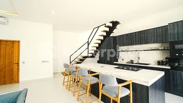 Peaceful Padonan Retreat: Spacious Leasehold Villa with Amenities Nearby