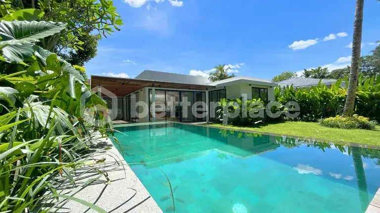 Peaceful Living in Ubud with Nature : Modern Villa with Tropical Elegance