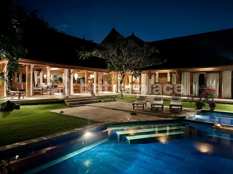 Stunning 4 Bedroom Villa on A Spacious Land in Berawa, A Prime Investment Opportunity Near the Beach