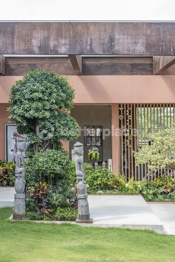 Luxurious 8 Bedroom Villa in Tumbak Bayuh, A Serene Family Retreat