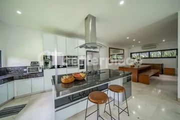 Modern Minimalist 3 Bedroom Villa with Panoramic Rooftop in Umalas