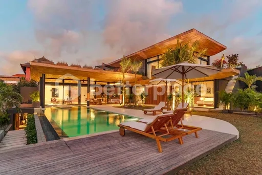 Elevate Your Lifestyle: Luxury Modern 5-Bedroom Uluwatu Villa with Ocean Breezes