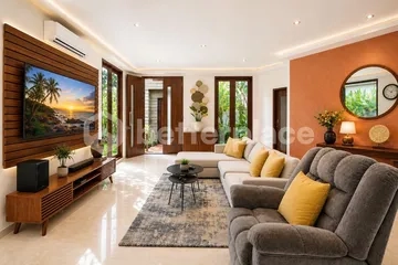 Elegant 4 Bedroom Family Villa with Spacious Garden in Padonan
