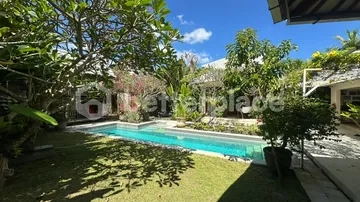 Charming Bali-Style Villa in Peaceful Batu Belig 3 Bedrooms within Walking Distance to the Beach