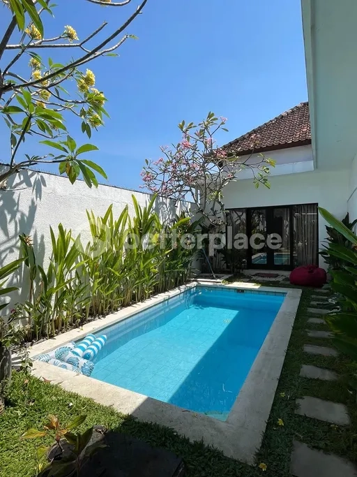 Charming Modern Villa for Yearly Rental in Kerobokan – A Private 3-Bedroom Sanctuary with Pool Close to Dining, Markets, and Recreation Facilities