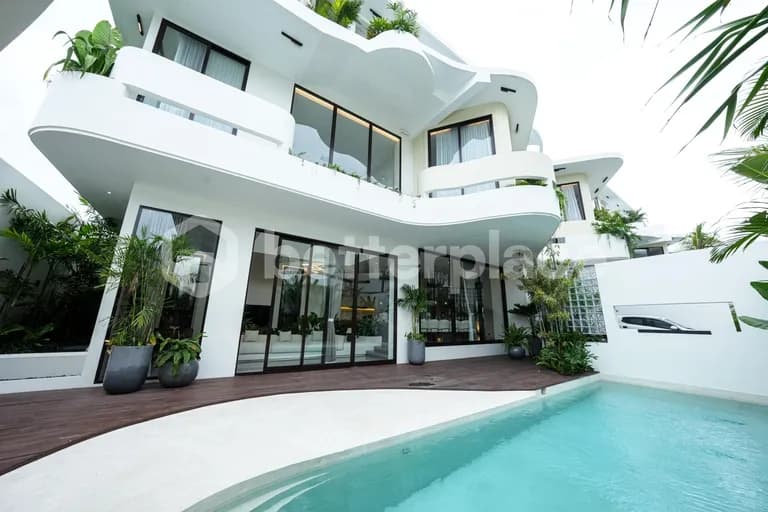 Exquisite Freehold Designer 3-Bed Villa in the Heart of Seminyak – Private Lift, Sauna, Jacuzzi, and Luxury Living Just 5 Minutes from Legian Beach