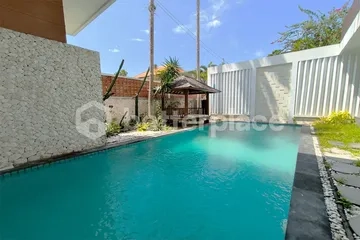Serene Sanctuary: Umalas Freehold Villa Minutes from Batu Belig Beach