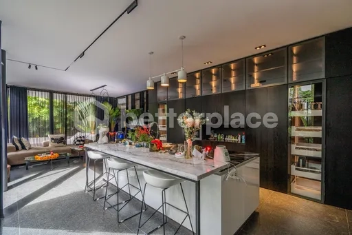 Luxurious 4 Bedroom Villa in The Heart of Berawa