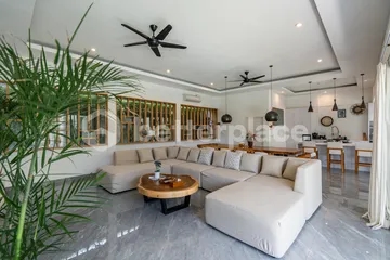 Beautiful 5 Bedroom Villa in Kayu Tulang – Batu Bolong