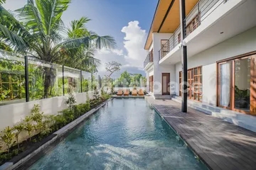 5 Bedroom Modern Villa in Cemagi, 2 Minutes from the Beach