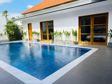 Spacious 3 Bedroom Villa in Kerobokan For Yearly Rental