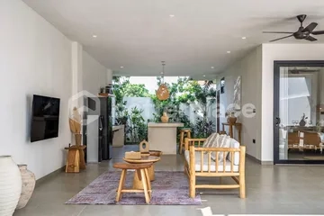 Modern 2 Bedroom Villa in Tumbak Bayuh, 10 Minutes to the Beach