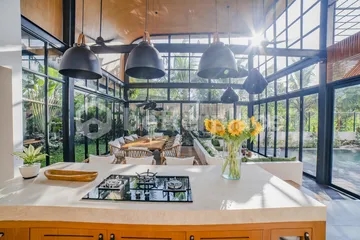 5 Bedroom Modern Villa in Cemagi, 2 Minutes from the Beach