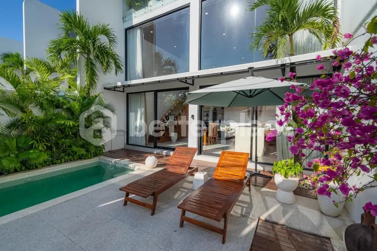 Discover this Stunning Fully Furnished Leasehold Villa with Pools & Sauna in Uluwatu