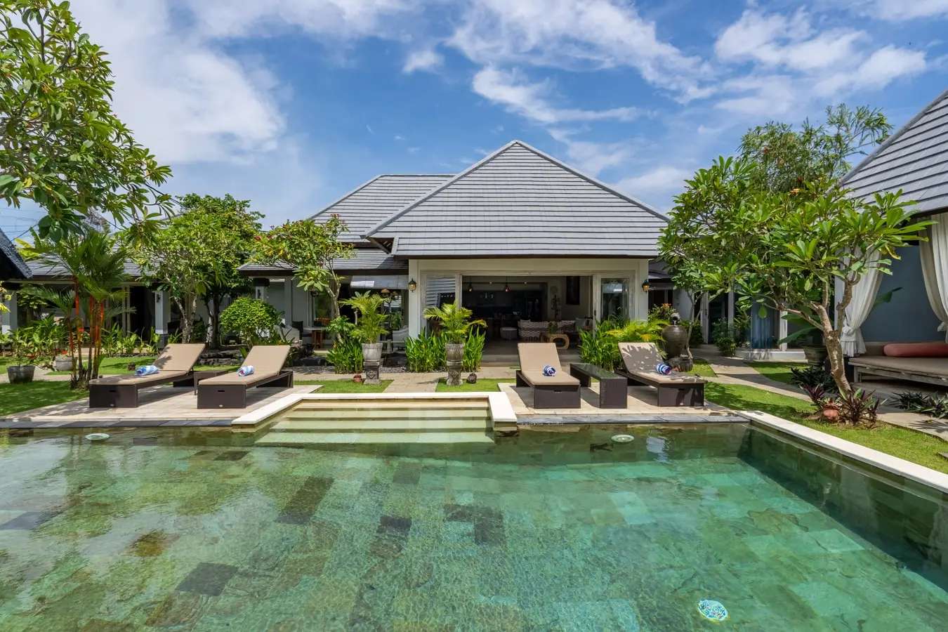 Aliya Villa - 4 Bedroom Villa with Pool, Sanur