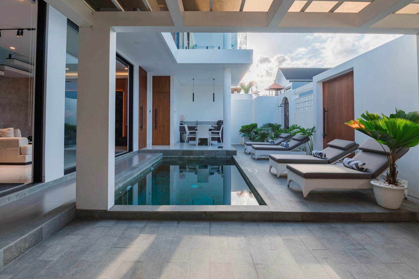 Sky Beach Villa - 2BR with BBQ and Pool, Seseh